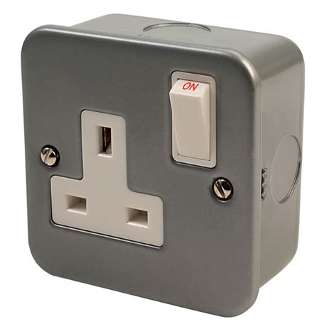 single metal clad socket